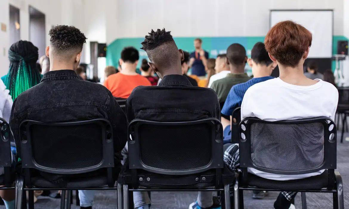 Feira em SP reúne programas de intercâmbio e bolsas esportivas