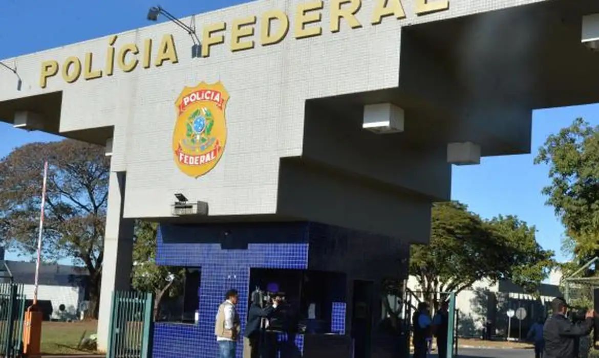 Delegados criticam afastamento de chefe da PF por decisão monocrática